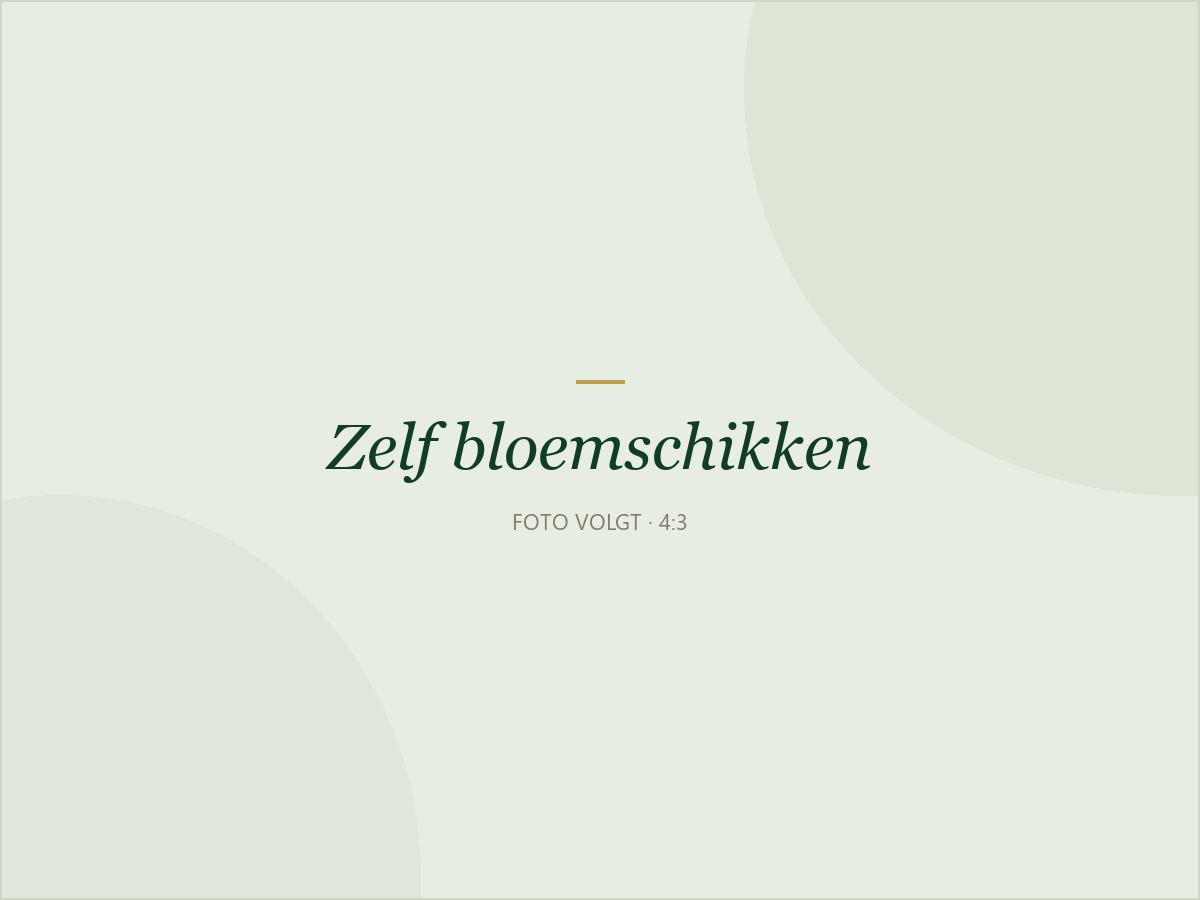 Materiaal voor bloemschikken: steekschuim, lint, scharen en bloemen
