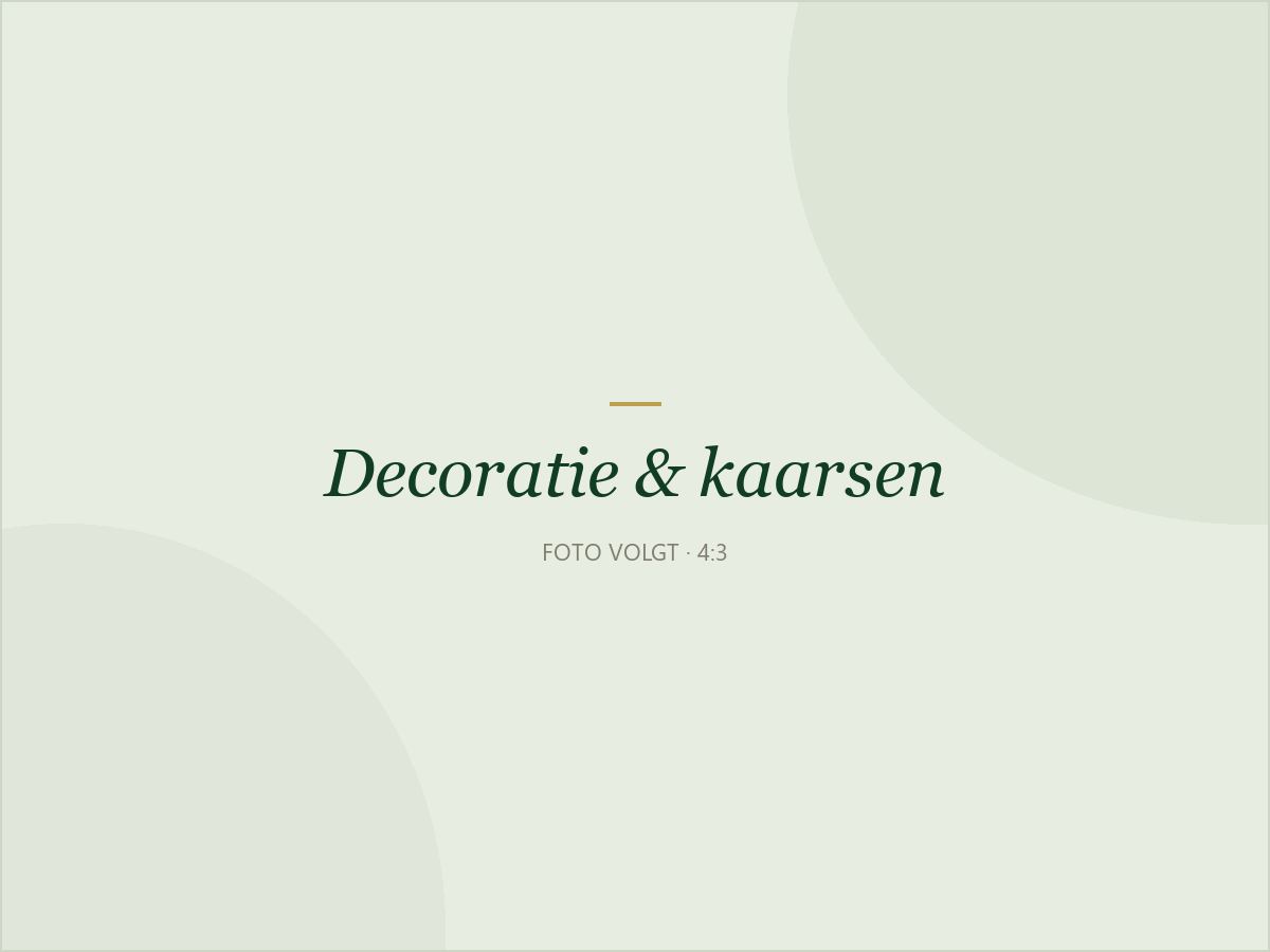 Decoratie en bloemen om af te werken